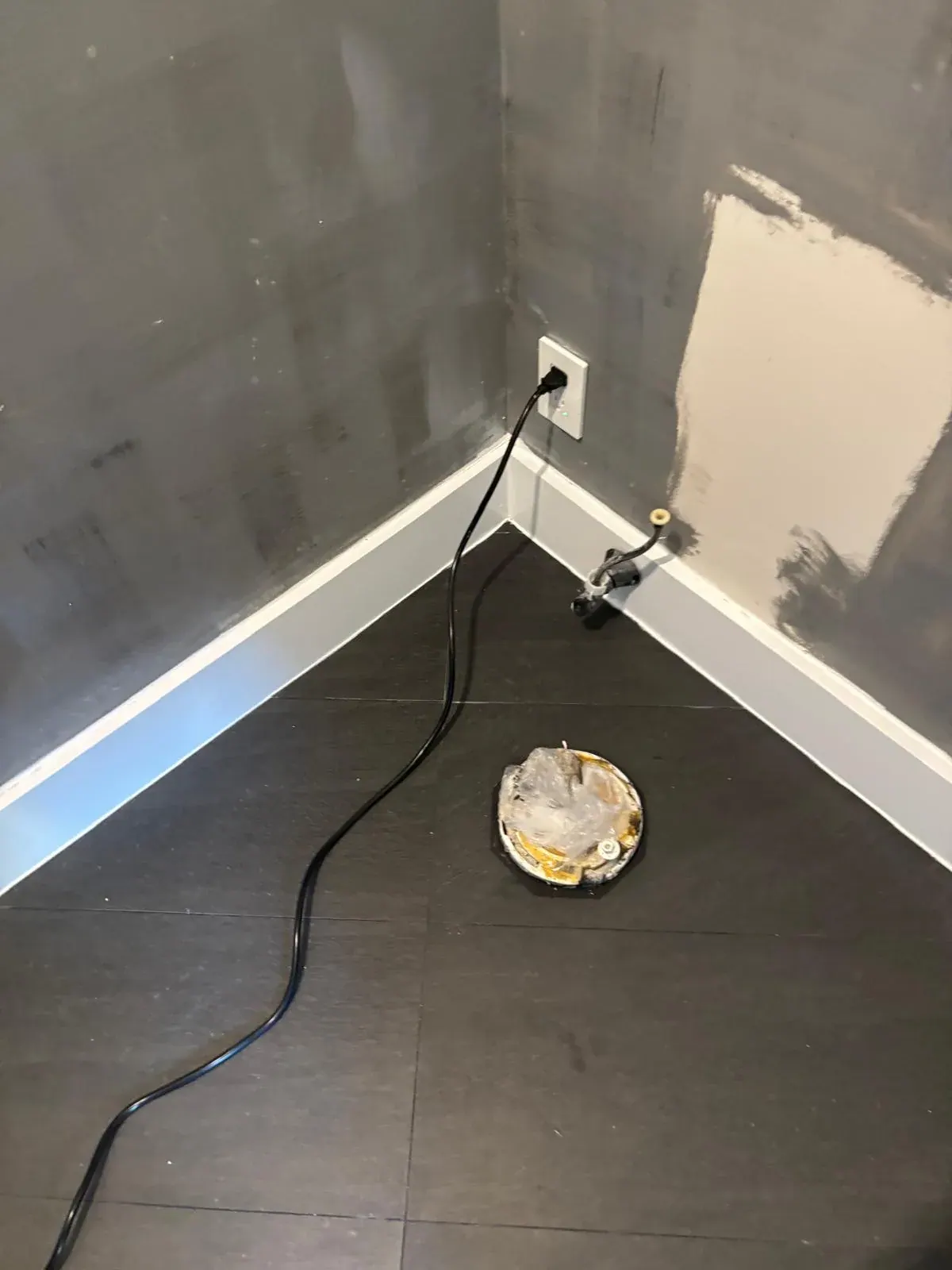 Drywall Repair Priming Interior Corner Lake Worth by JC General Painting in South Florida